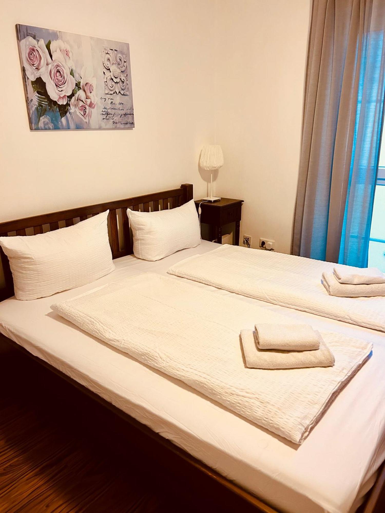 Apartments Maxim รูสท์ ภายนอก รูปภาพ